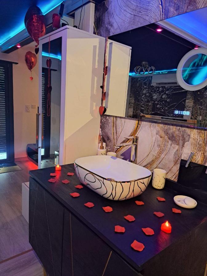 L'Aurore Suite De Charme, Clim Jacuzzi, Sauna, Piscine Chauffee Cuisine... Carpentras Exteriör bild