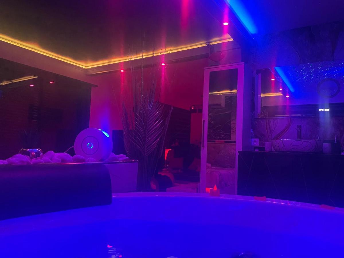 L'Aurore Suite De Charme, Clim Jacuzzi, Sauna, Piscine Chauffee Cuisine... Carpentras Exteriör bild