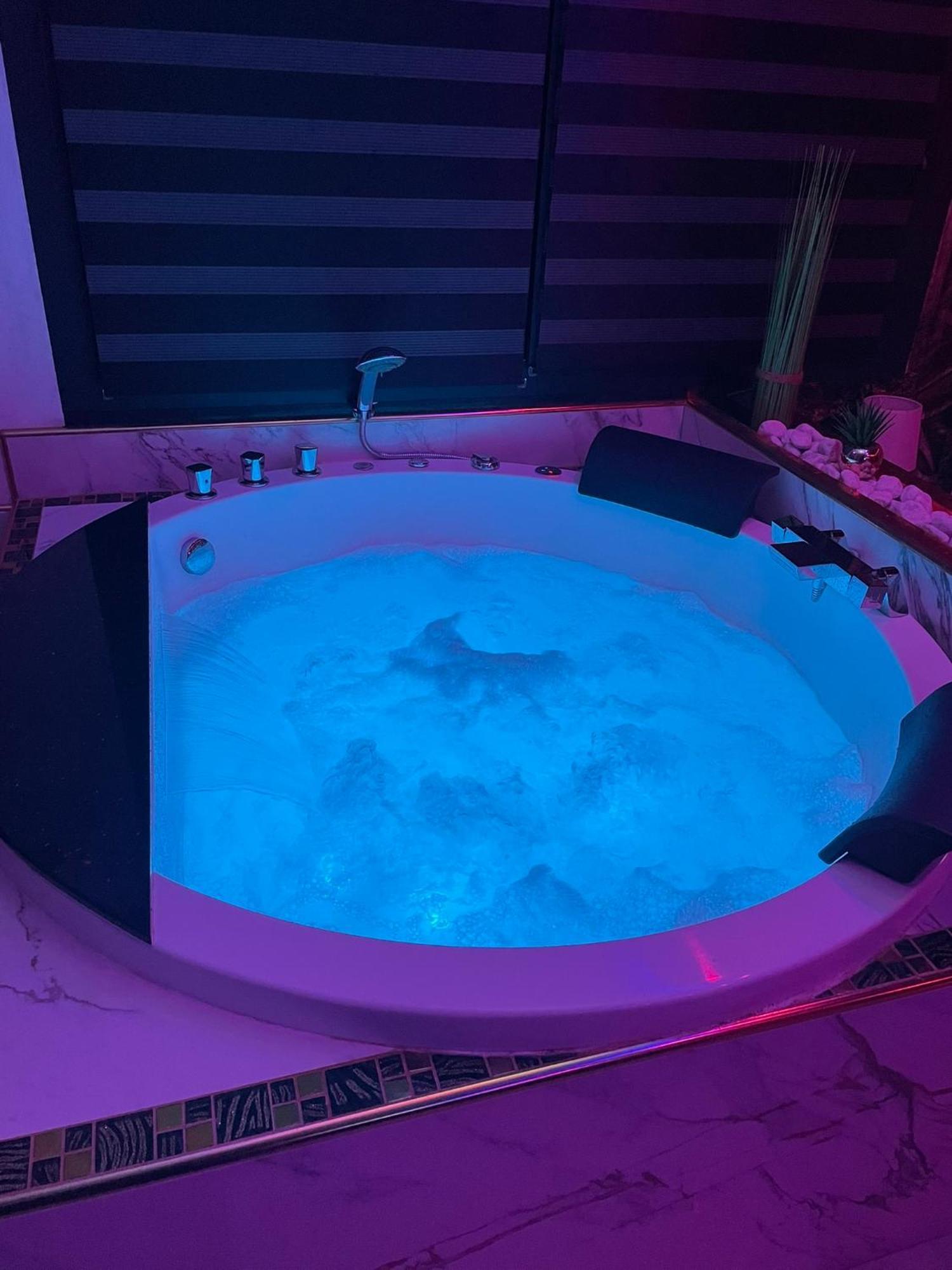 L'Aurore Suite De Charme, Clim Jacuzzi, Sauna, Piscine Chauffee Cuisine... Carpentras Exteriör bild